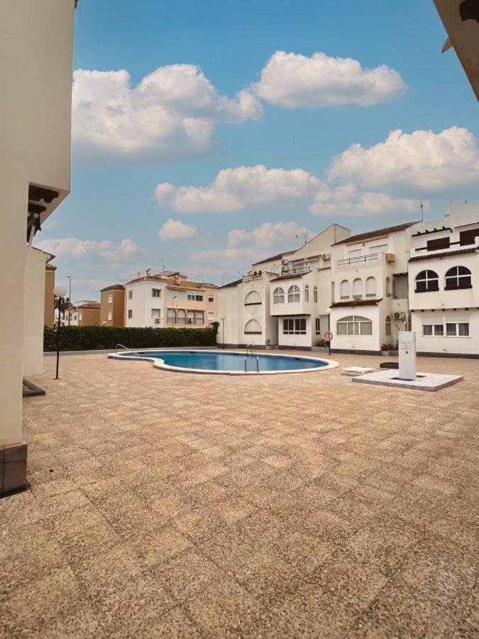 Apartment El Paraiso, 1 Bedroom 300M From The Sea 托雷维耶哈 外观 照片
