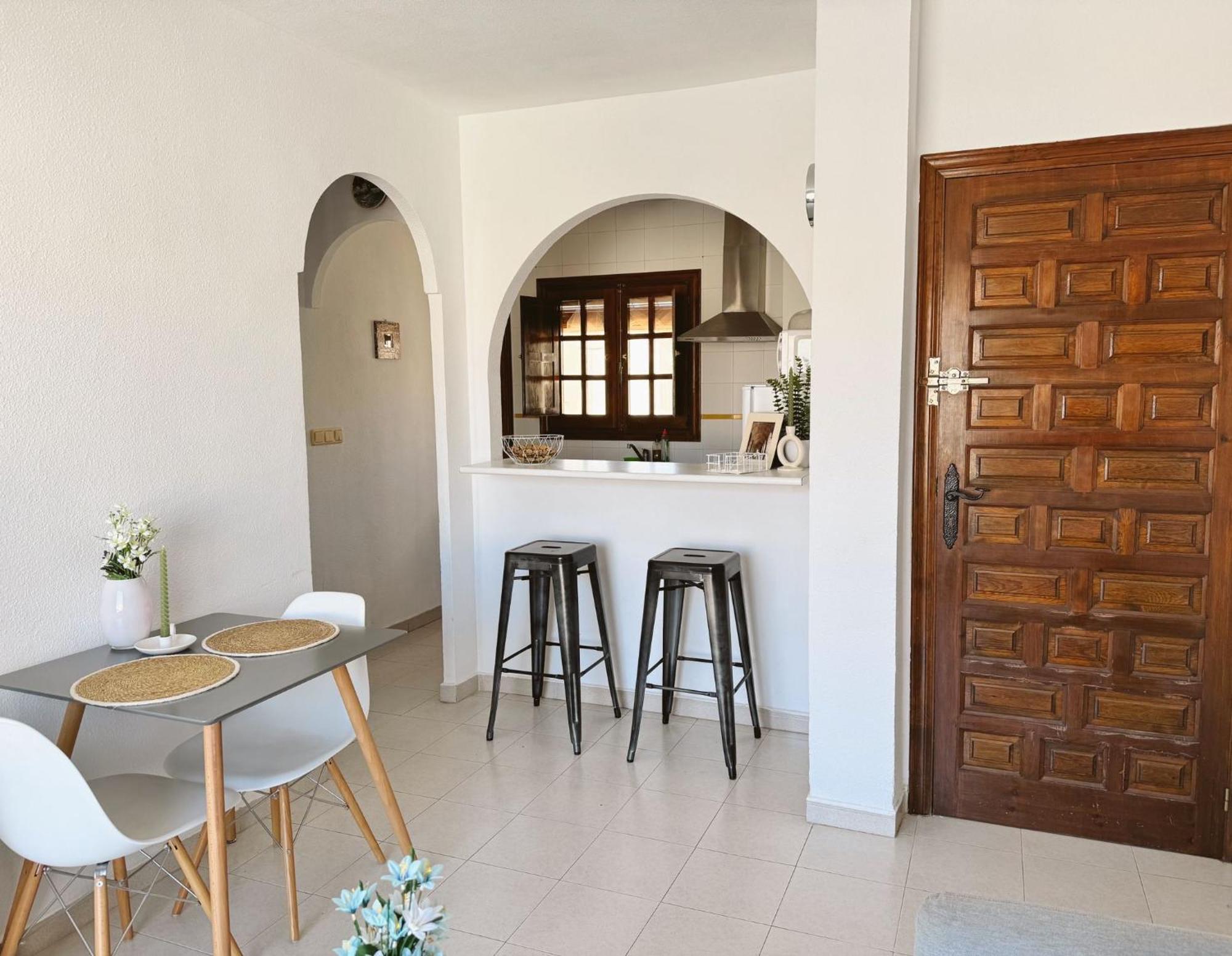 Apartment El Paraiso, 1 Bedroom 300M From The Sea 托雷维耶哈 外观 照片